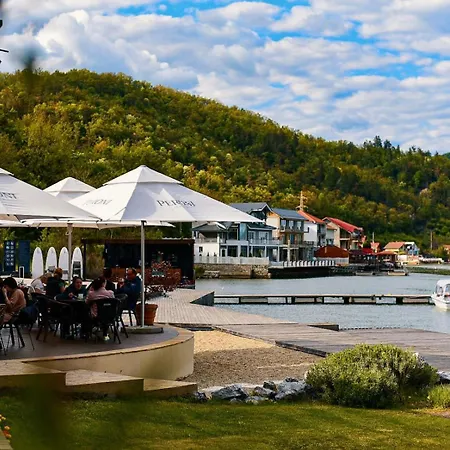 Pensiunea Septembrie 4* Eselnita